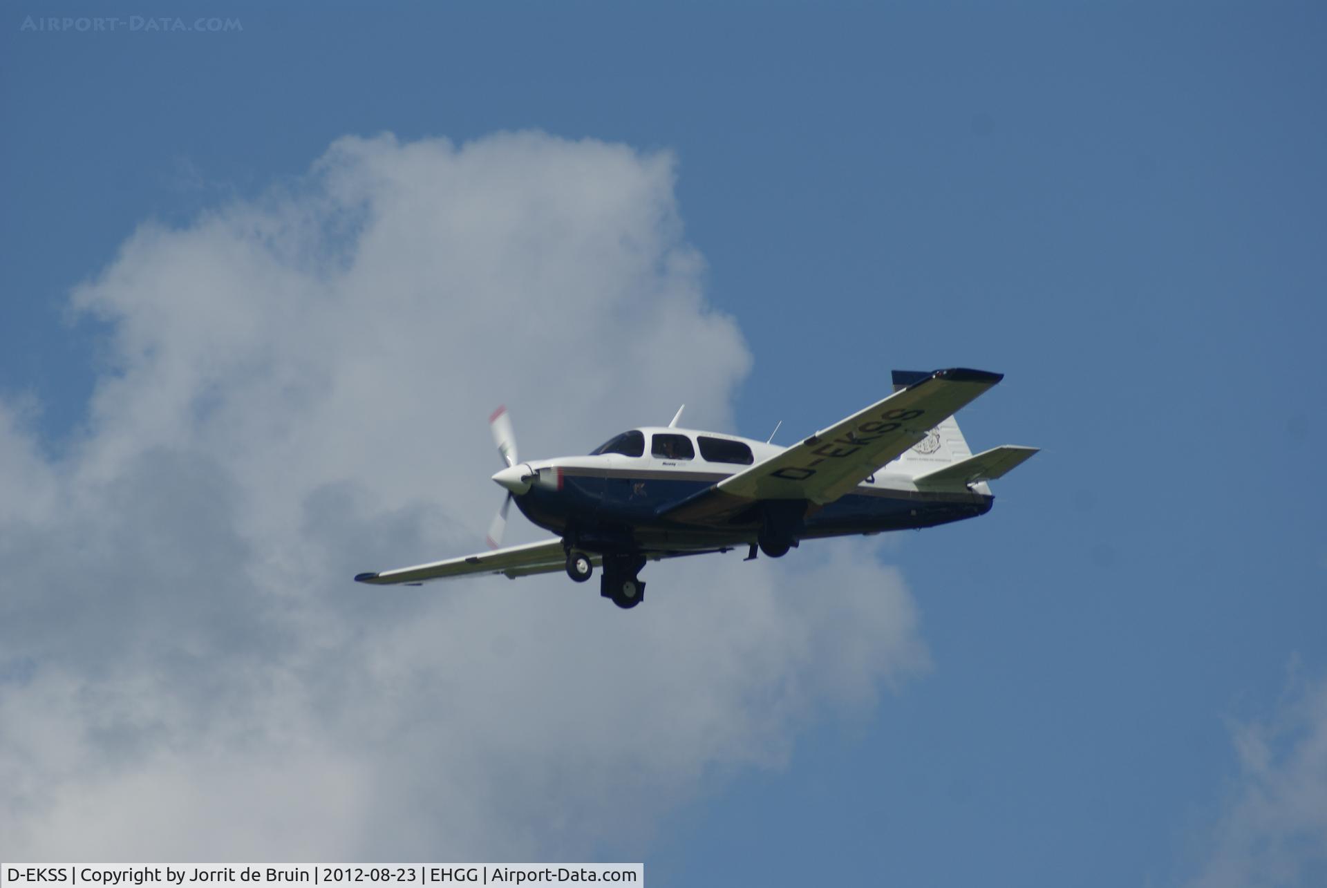 D-EKSS, Mooney M20J 201 C/N 24-3278, On sunny final runway 23 at Eelde airport.