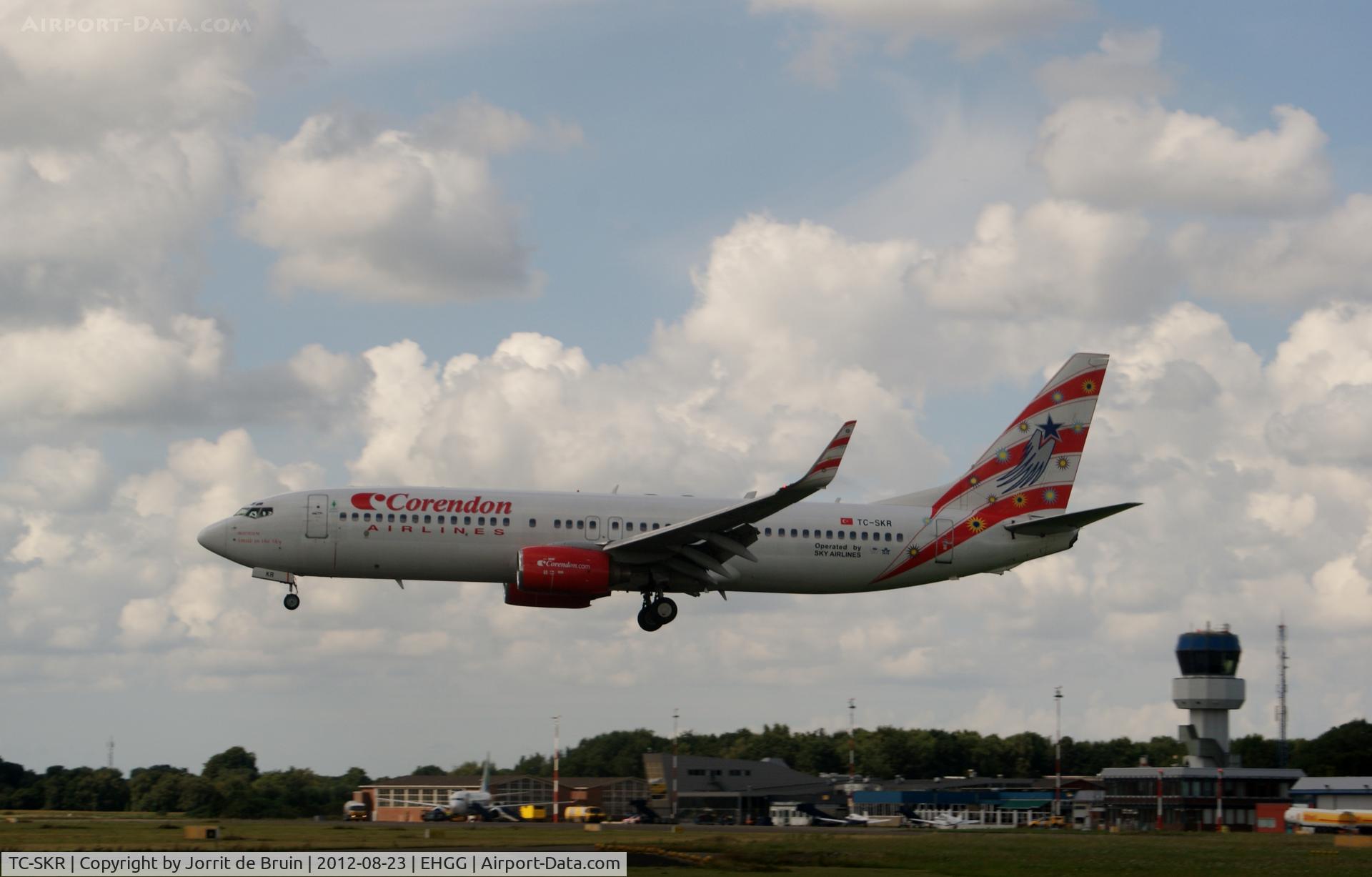 TC-SKR, 2001 Boeing 737-83N C/N 32576, With reaching the threshold of runway 23, the Corendon 049 is fully ready to land.