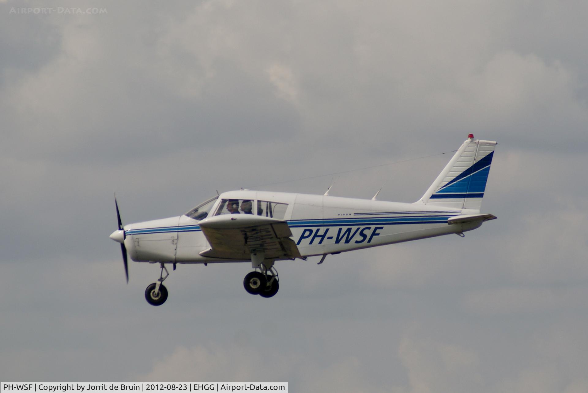 PH-WSF, 1972 Piper PA-28-140 C/N 28-7325019, About to land on runway 23 at Eelde airport.