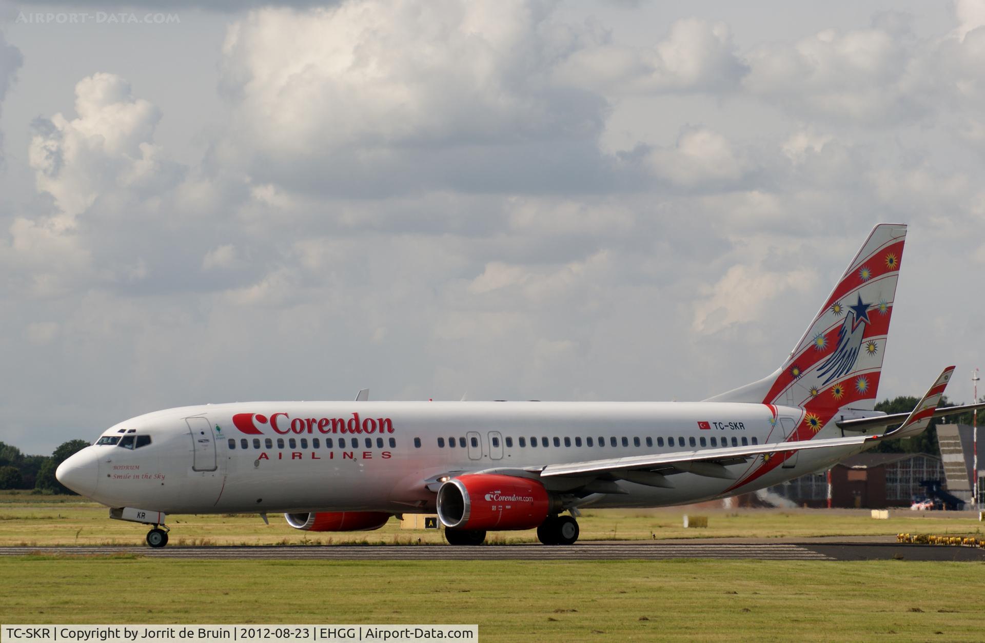 TC-SKR, 2001 Boeing 737-83N C/N 32576, 'Smile in the Sky' as it says on the nose of this Boeing. I am sure that is the case with the beautiful weather on Eelde airport!