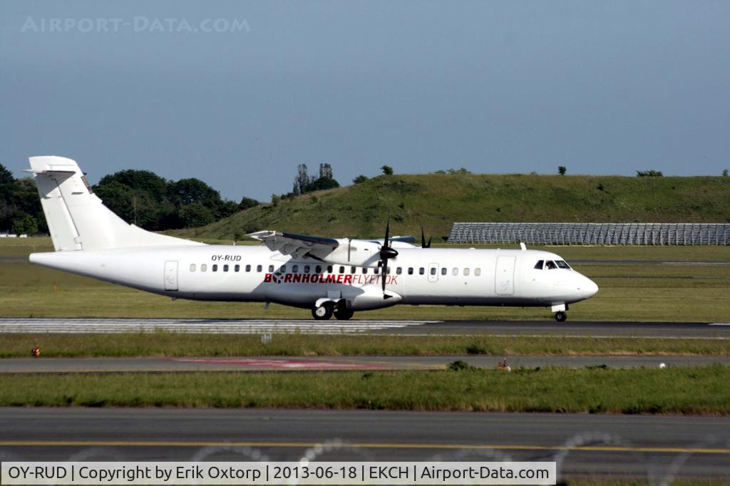 OY-RUD, 1990 ATR 72-201 C/N 162, OY-RUD taking off from rw 22R