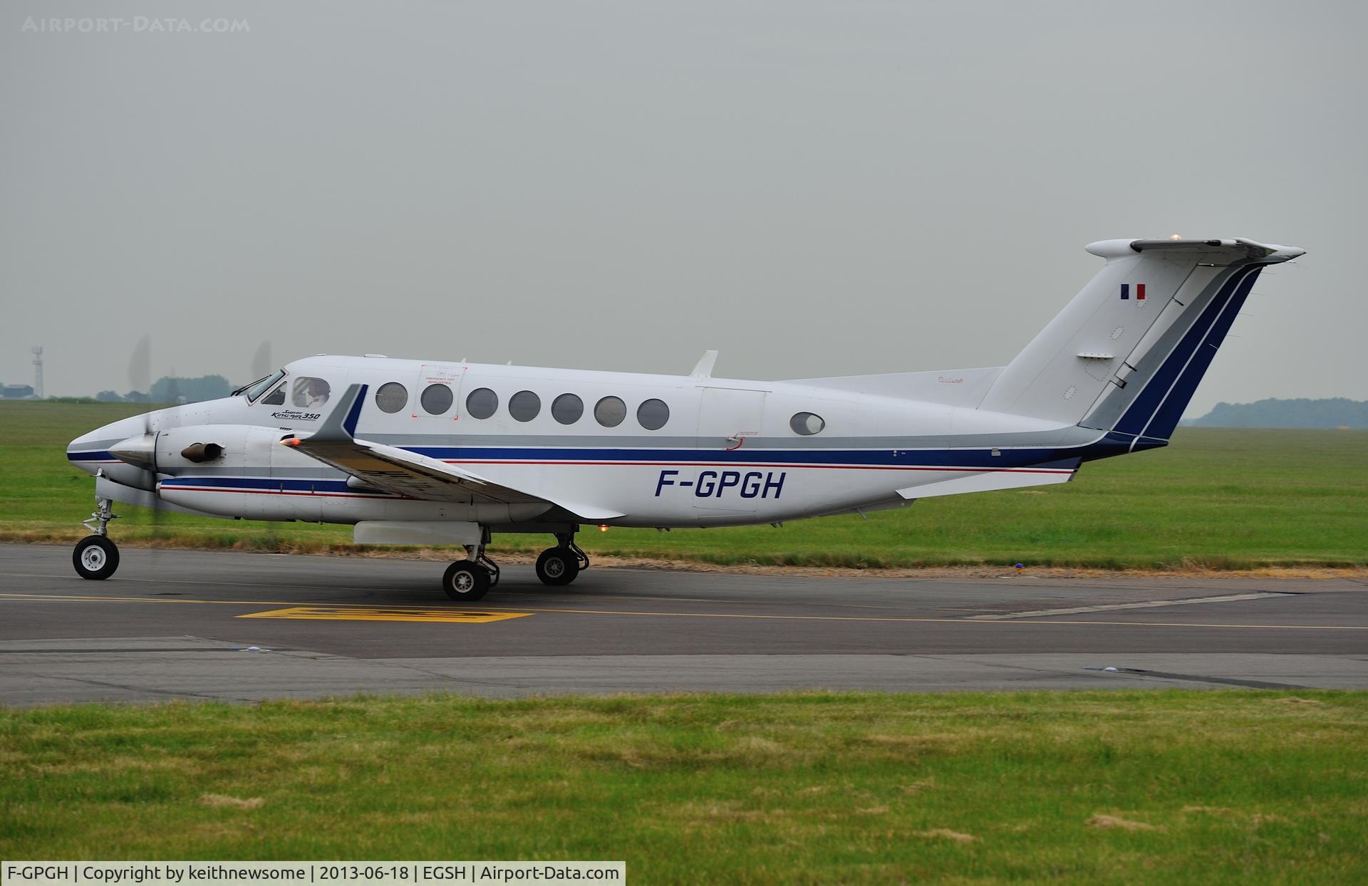 F-GPGH, 1994 Beech Super King Air 350 C/N FL-120, Late arrival !