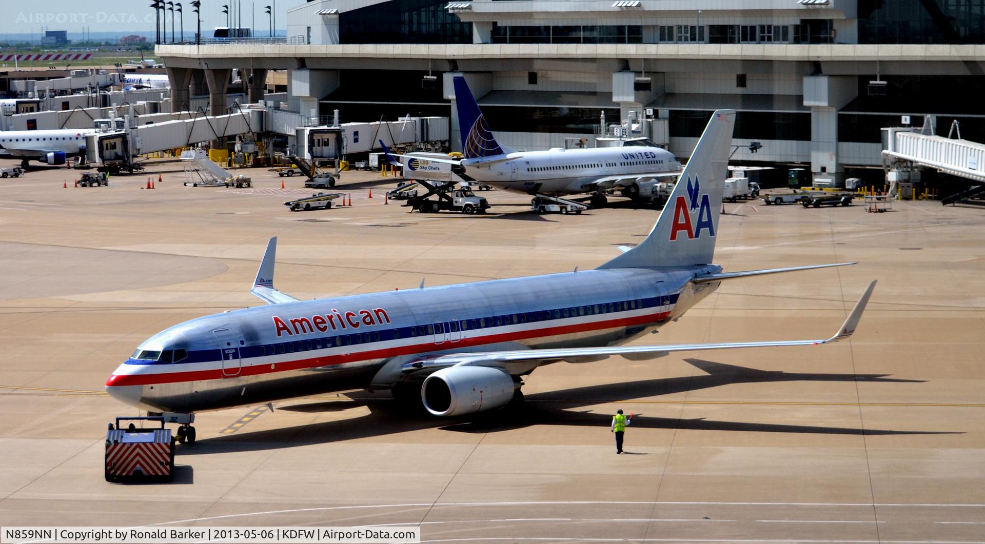 N859NN, Boeing 737-823 C/N 29555, Taxi DFW