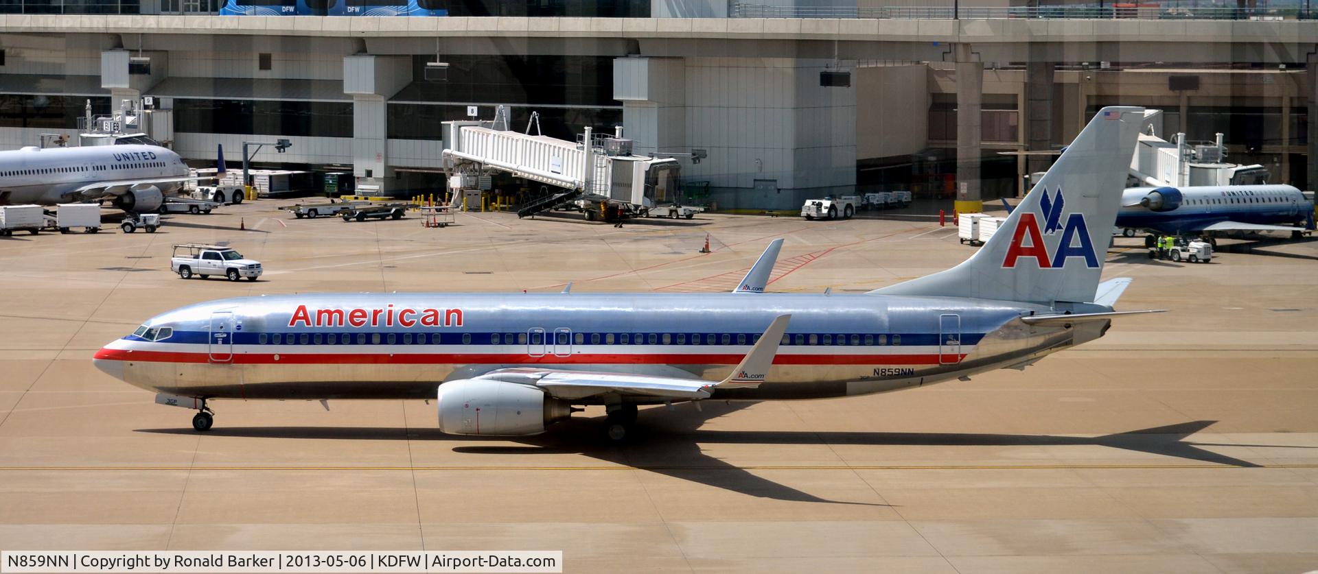 N859NN, Boeing 737-823 C/N 29555, Taxi DFW