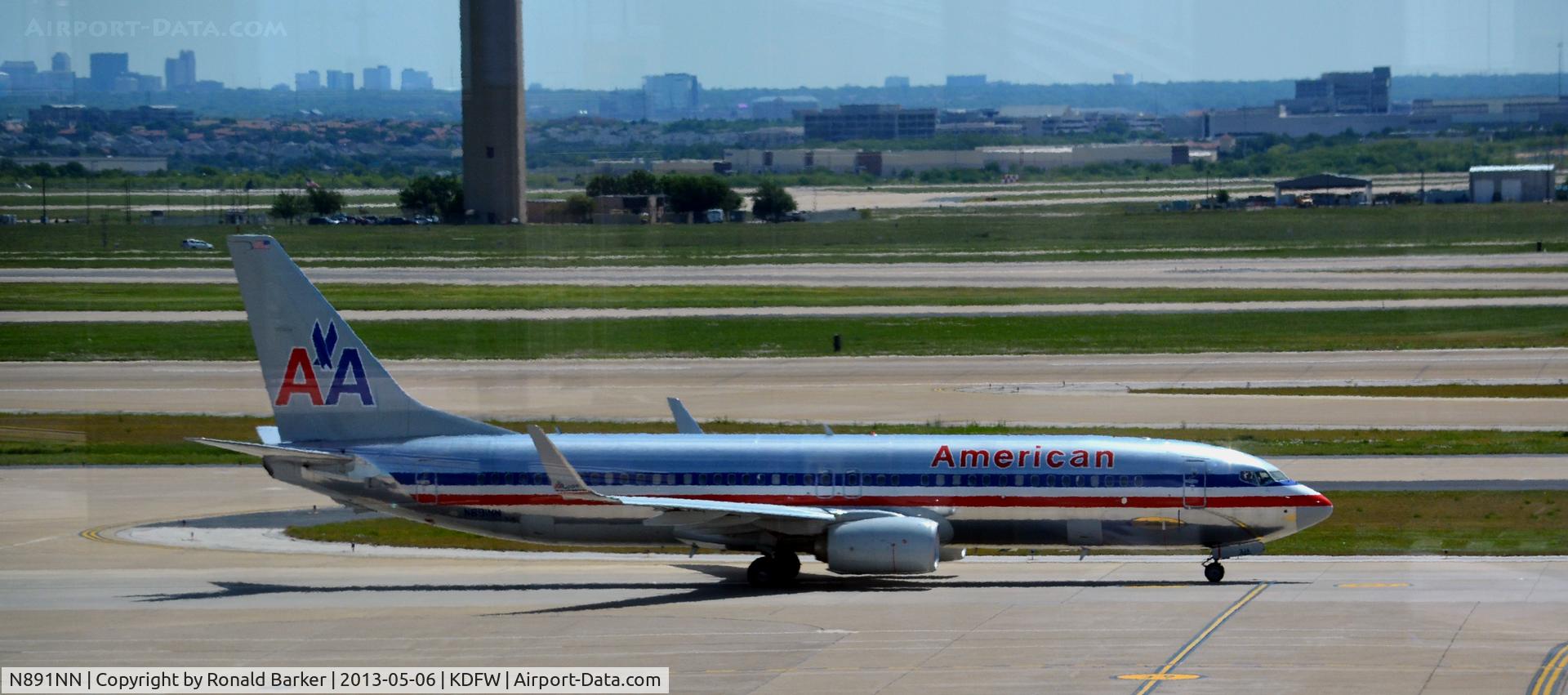 N891NN, 2012 Boeing 737-823 C/N 33315, Taxi DFW