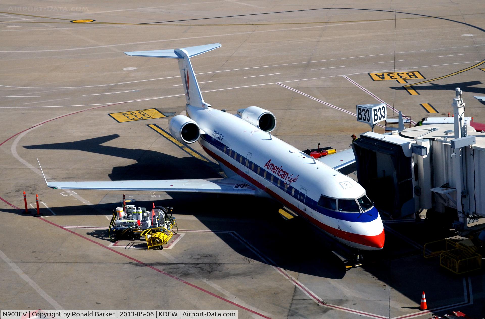 N903EV, 2002 Bombardier CRJ-200ER (CL-600-2B19) C/N 7621, Gate B33 DFW