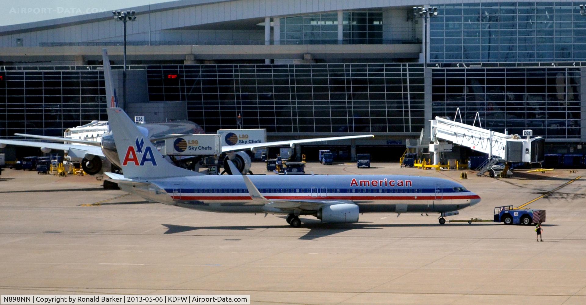 N898NN, 2012 Boeing 737-823 C/N 33225, Pushback DFW