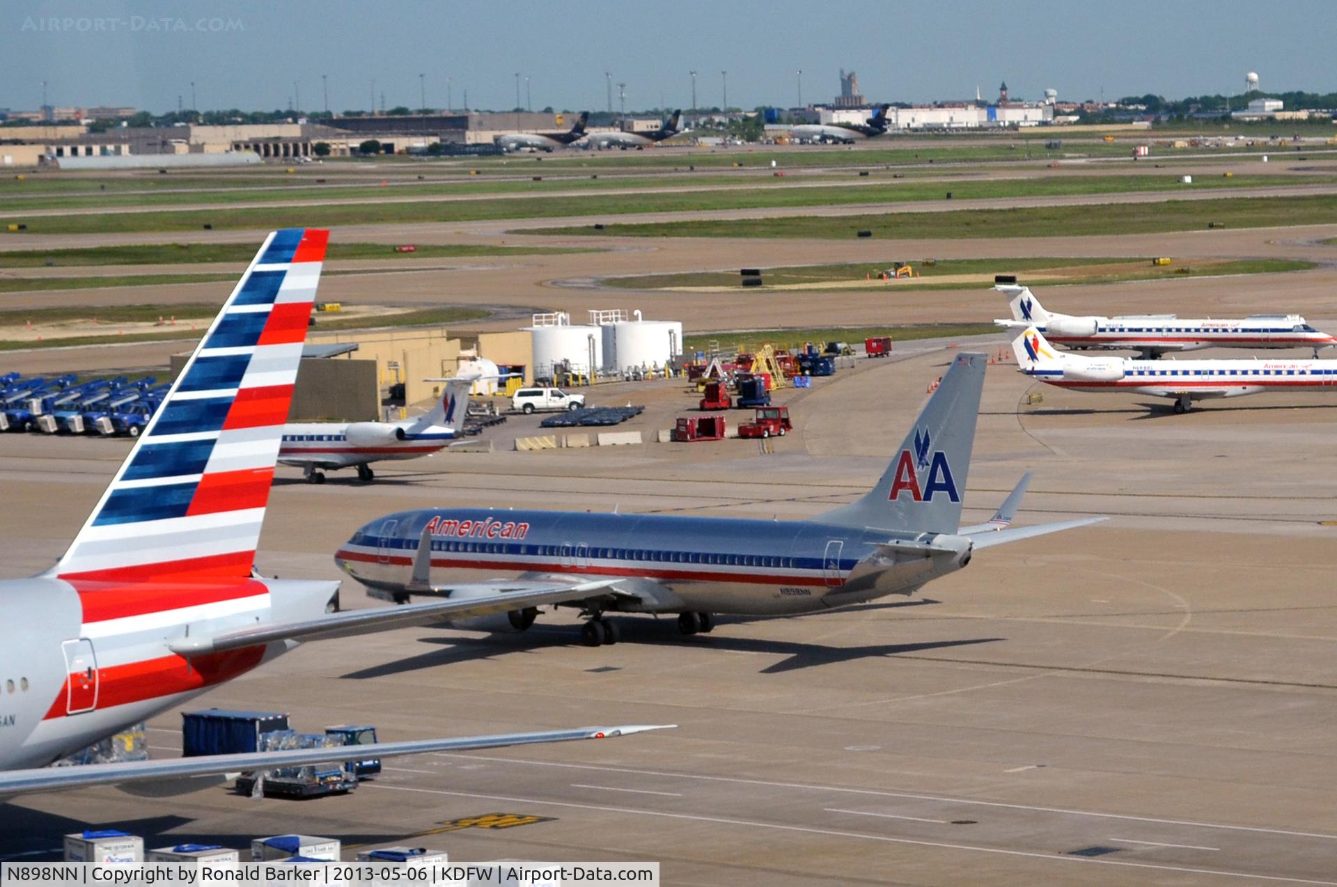 N898NN, 2012 Boeing 737-823 C/N 33225, Taxi DFW