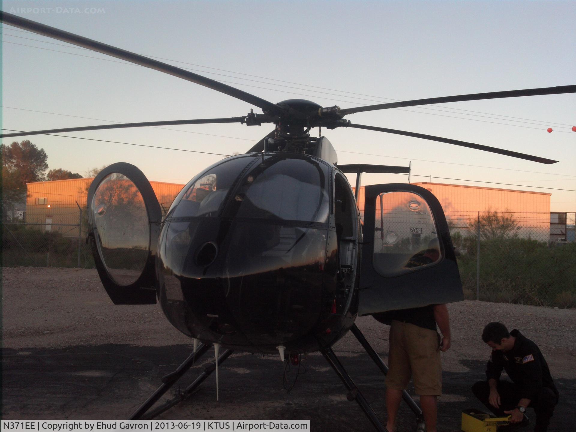 N371EE, 1989 McDonnell Douglas 369E C/N 0371E, Getting ready to work on Rio Rico powerlines in Southern Arizona