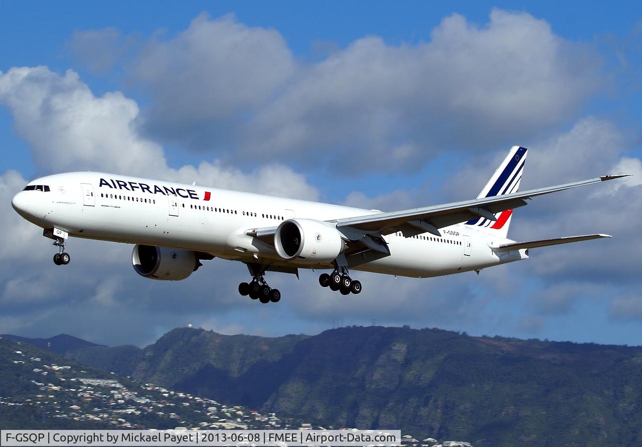 F-GSQP, 2006 Boeing 777-328/ER C/N 35676, Final for RWY 14