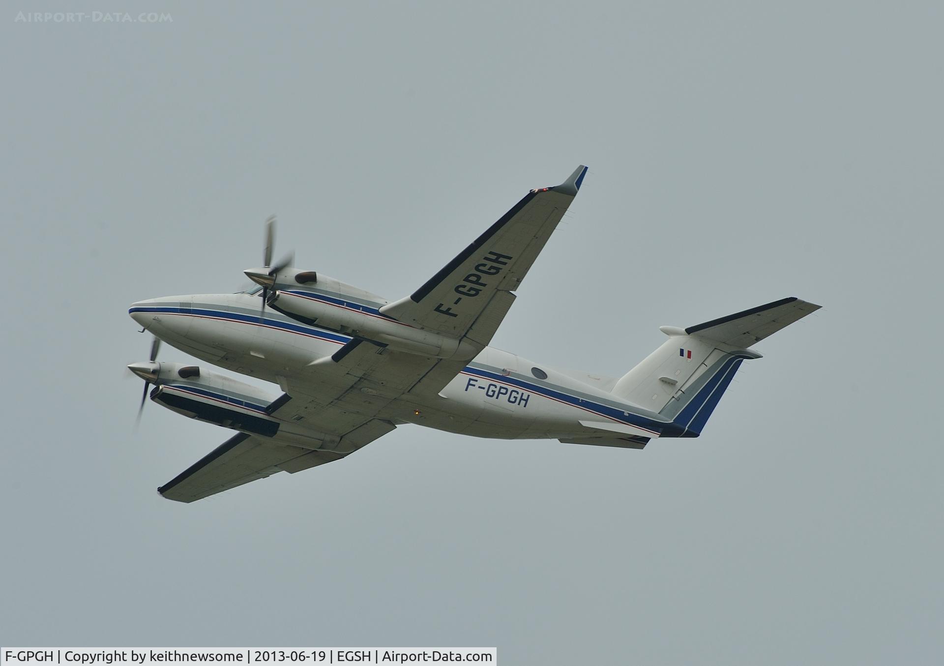 F-GPGH, 1994 Beech Super King Air 350 C/N FL-120, Leaving for Poitiers.