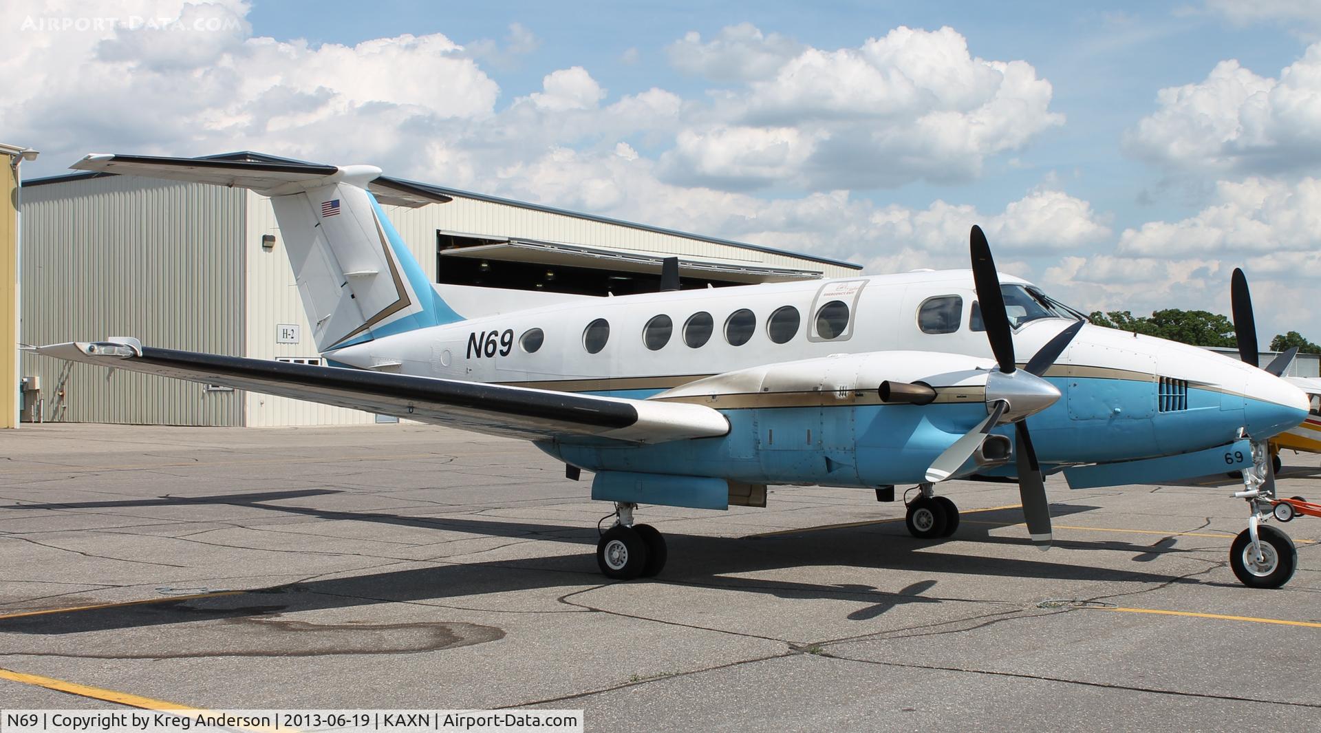 N69, 1988 Beech 300 C/N FF-4, Beech 300 Super King Air on the line.