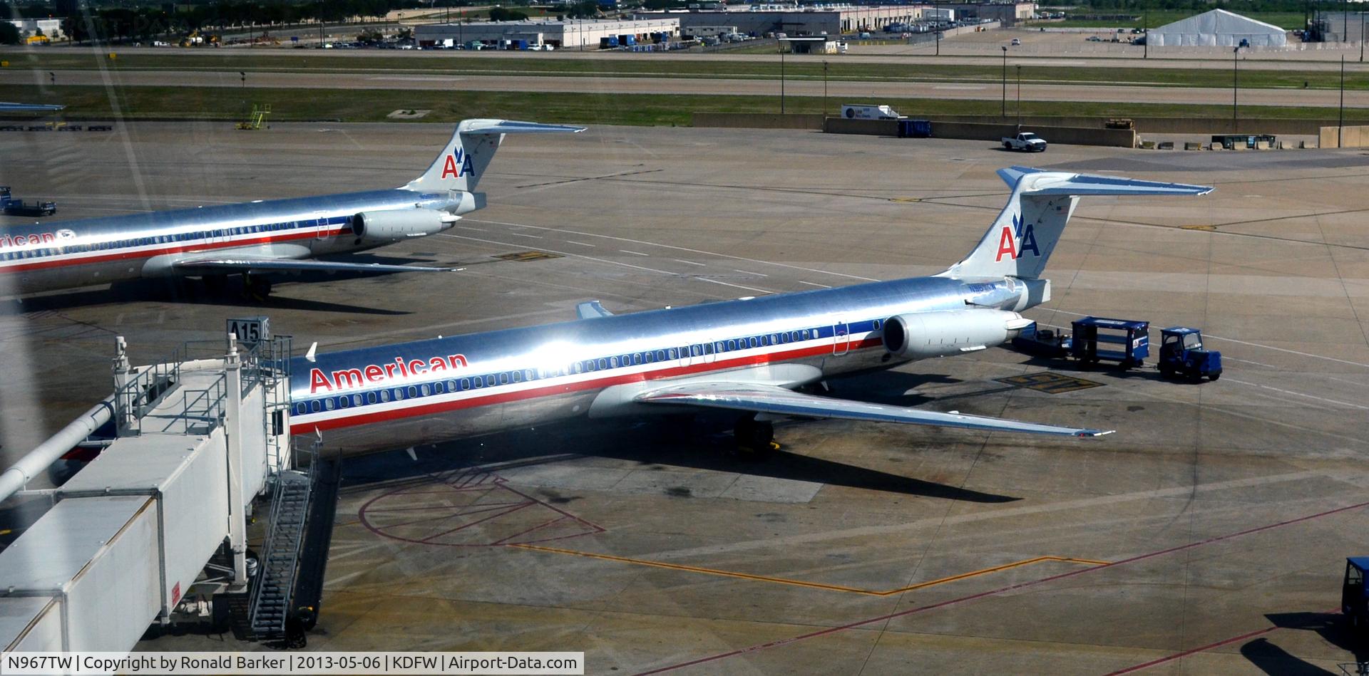 N967TW, 1999 McDonnell Douglas MD-83 (DC-9-83) C/N 53617, Gate A15 DFW