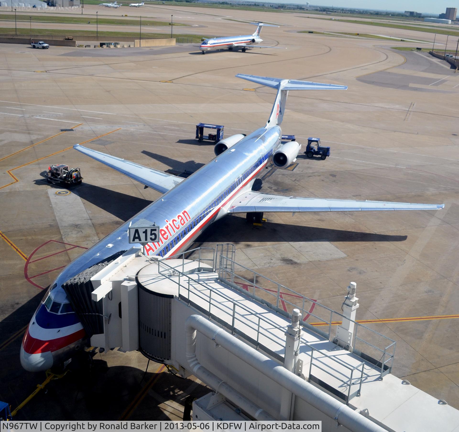 N967TW, 1999 McDonnell Douglas MD-83 (DC-9-83) C/N 53617, Gate A15 DFW