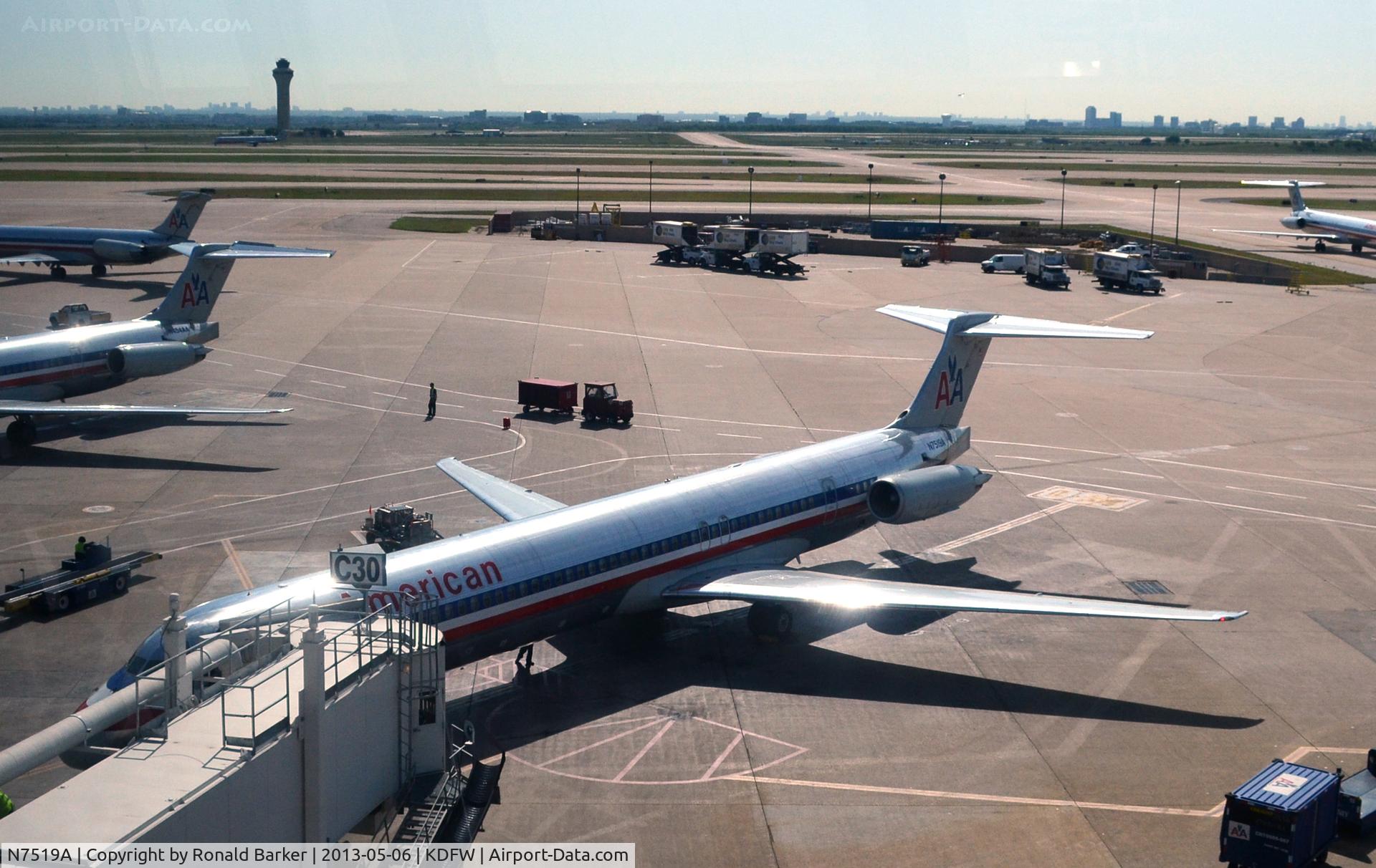 N7519A, 1990 McDonnell Douglas MD-82 (DC-9-82) C/N 49896, Gate C30  DFW