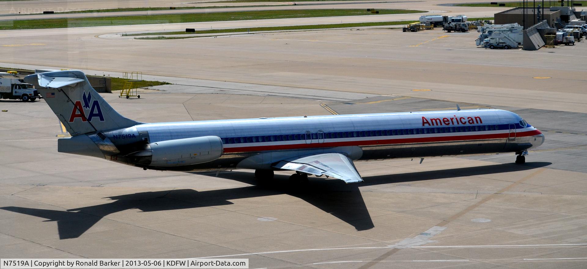 N7519A, 1990 McDonnell Douglas MD-82 (DC-9-82) C/N 49896, Taxi  DFW