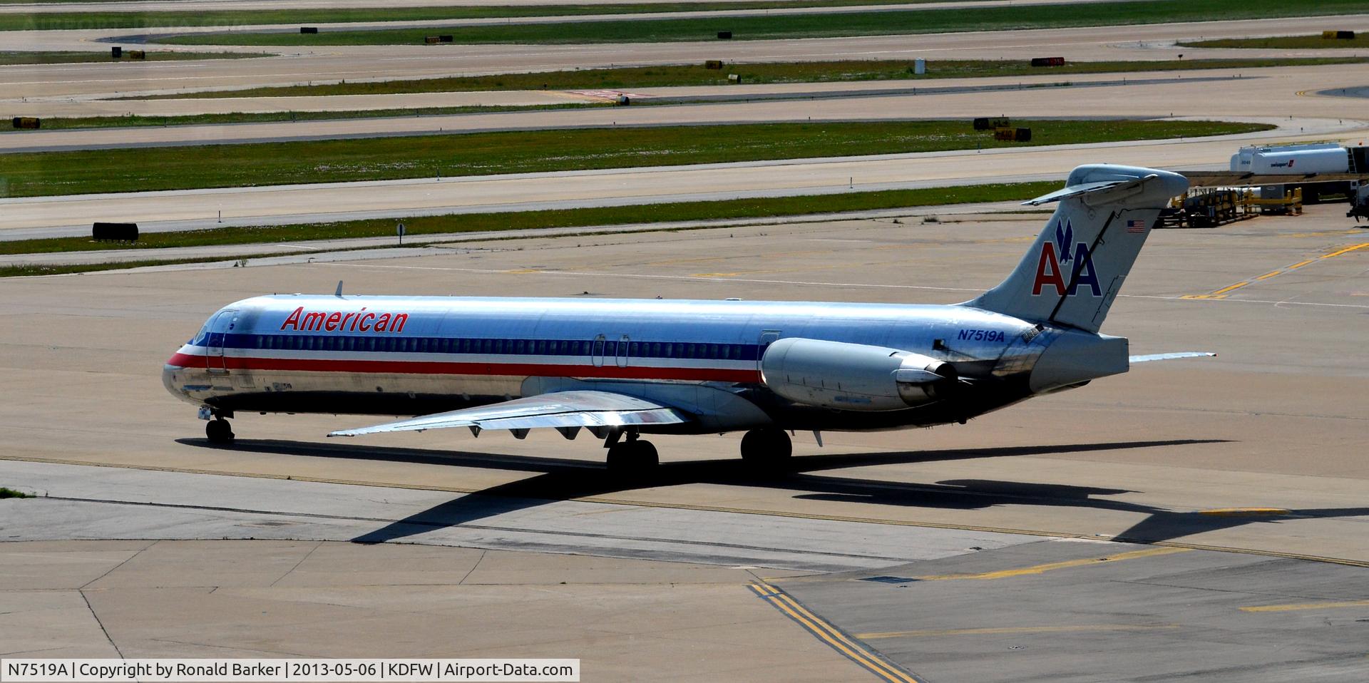 N7519A, 1990 McDonnell Douglas MD-82 (DC-9-82) C/N 49896, Taxi DFW