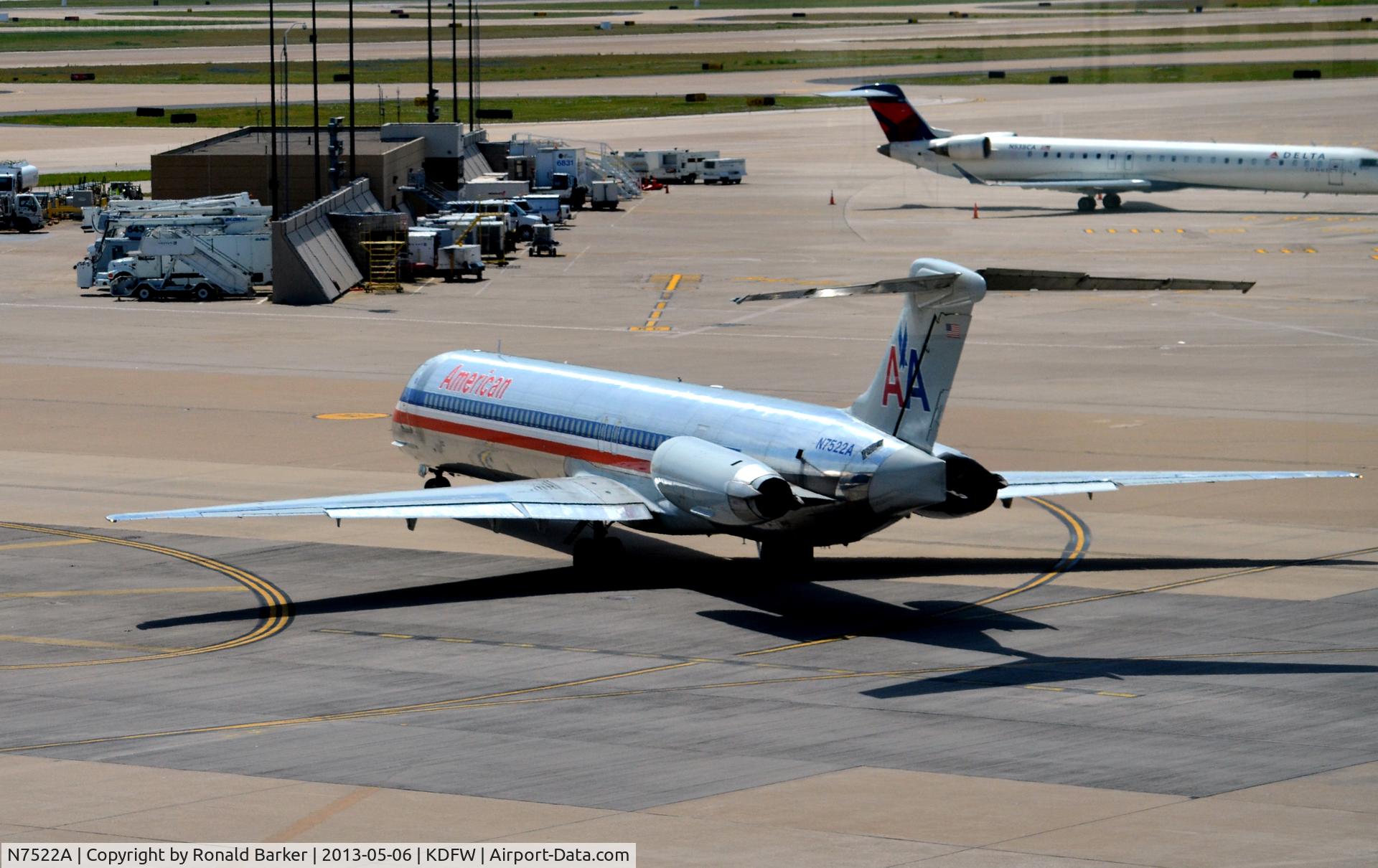 N7522A, 1990 McDonnell Douglas MD-82 (DC-9-82) C/N 49899, Taxi DFW