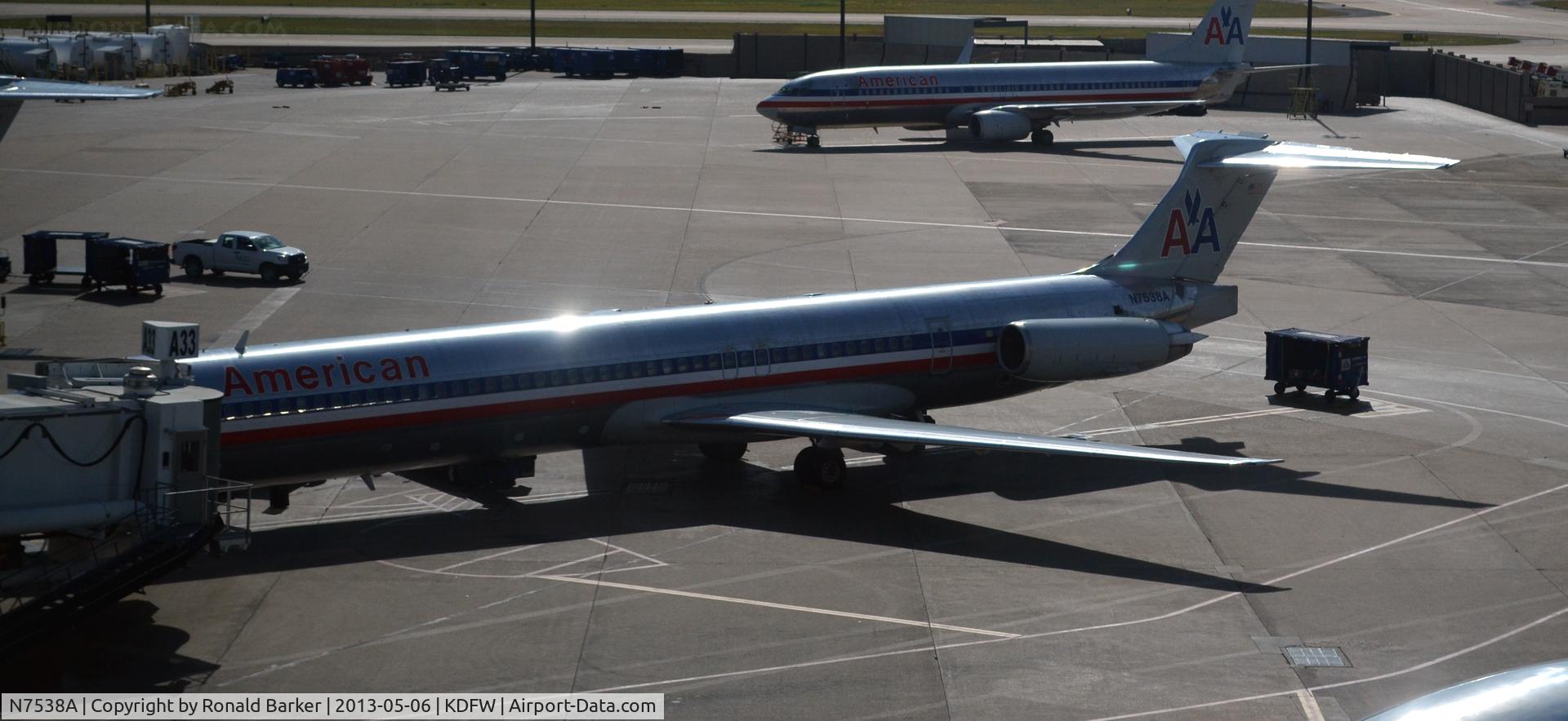 N7538A, 1990 McDonnell Douglas MD-82 (DC-9-82) C/N 49992, Gate A33  DFW