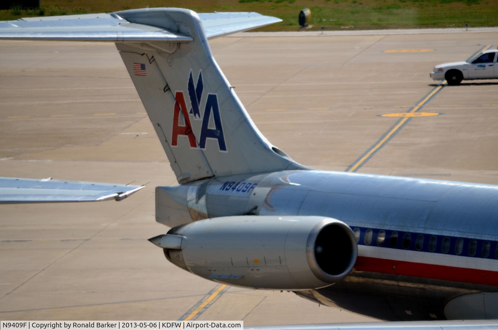 N9409F, 1992 McDonnell Douglas MD-83 (DC-9-83) C/N 53121, Taxi DFW