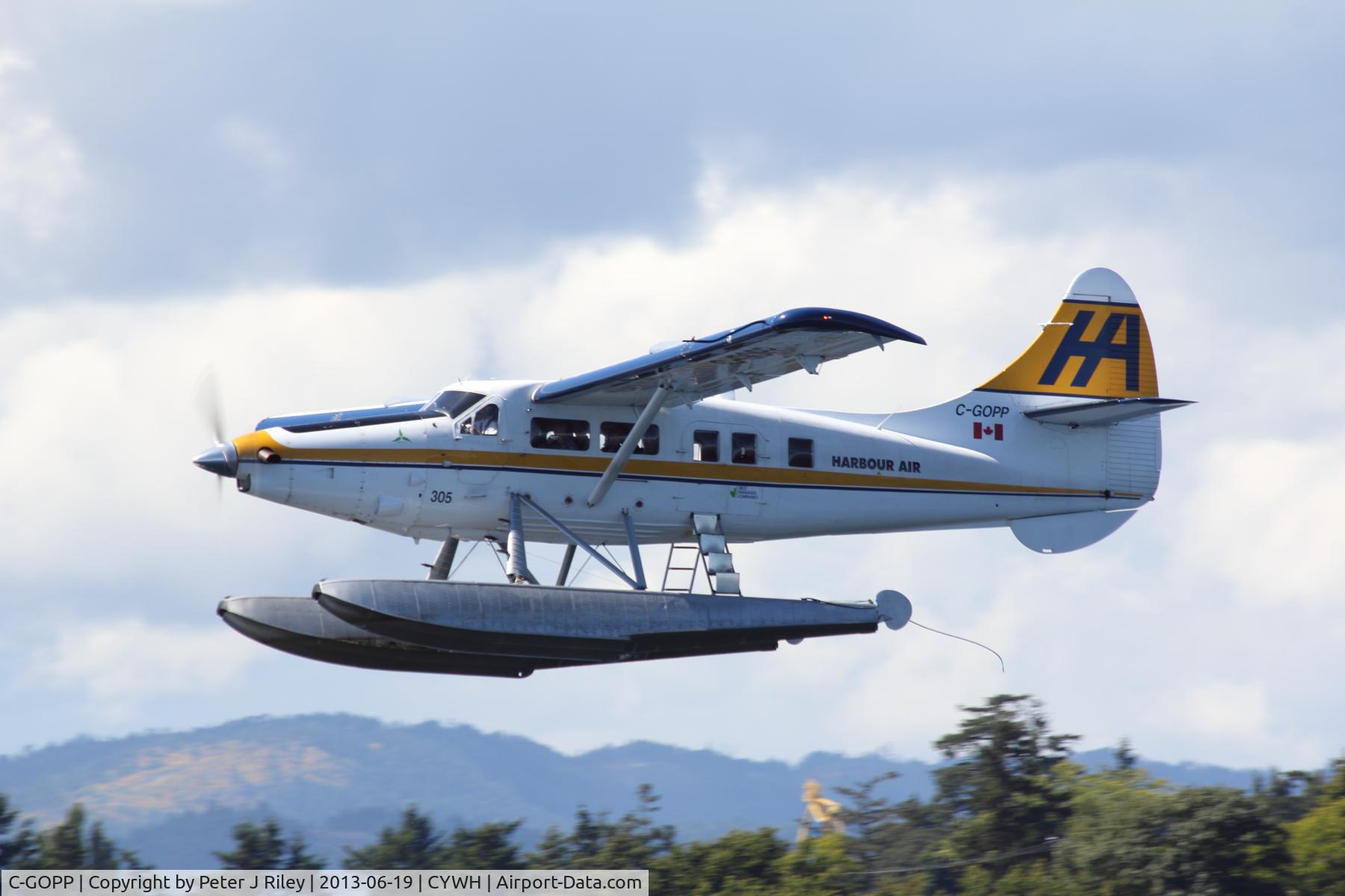 C-GOPP, 1959 De Havilland Canada DHC-3 Turbo Otter C/N 355, Landing in Victoria Harbour.
