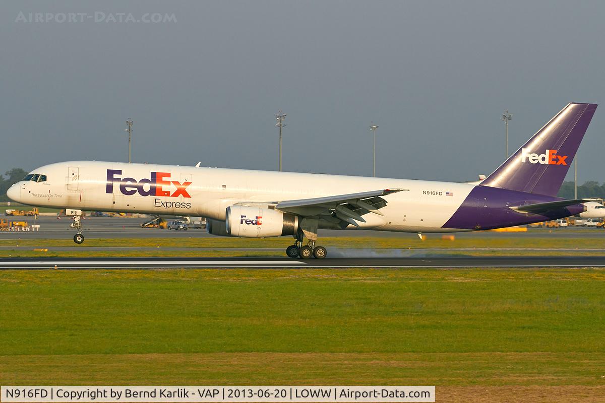 N916FD, 1988 Boeing 757-27B C/N 24137, Rwy 16