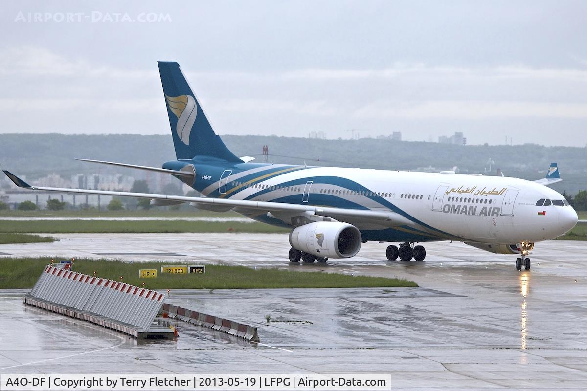 A4O-DF, 2010 Airbus A330-213 C/N 1120, Oman Air's 2013 Airbus A330-213, c/n: 1120 at Paris CDG