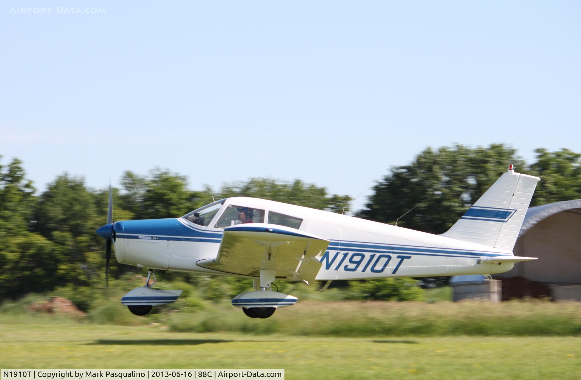 N1910T, 1971 Piper PA-28-140 C/N 28-7125464, Piper PA-28-140