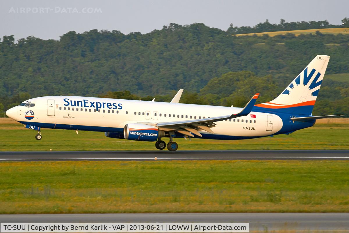TC-SUU, 2001 Boeing 737-86Q C/N 30274, Rwy 34