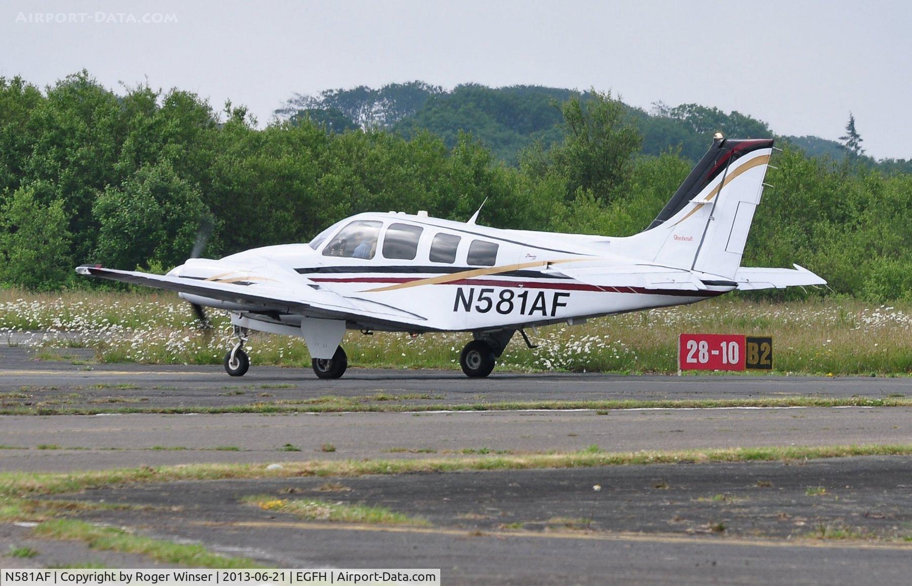 N581AF, 2003 Raytheon Aircraft Company 58 C/N TH-2063, Visiting 58 Baron.