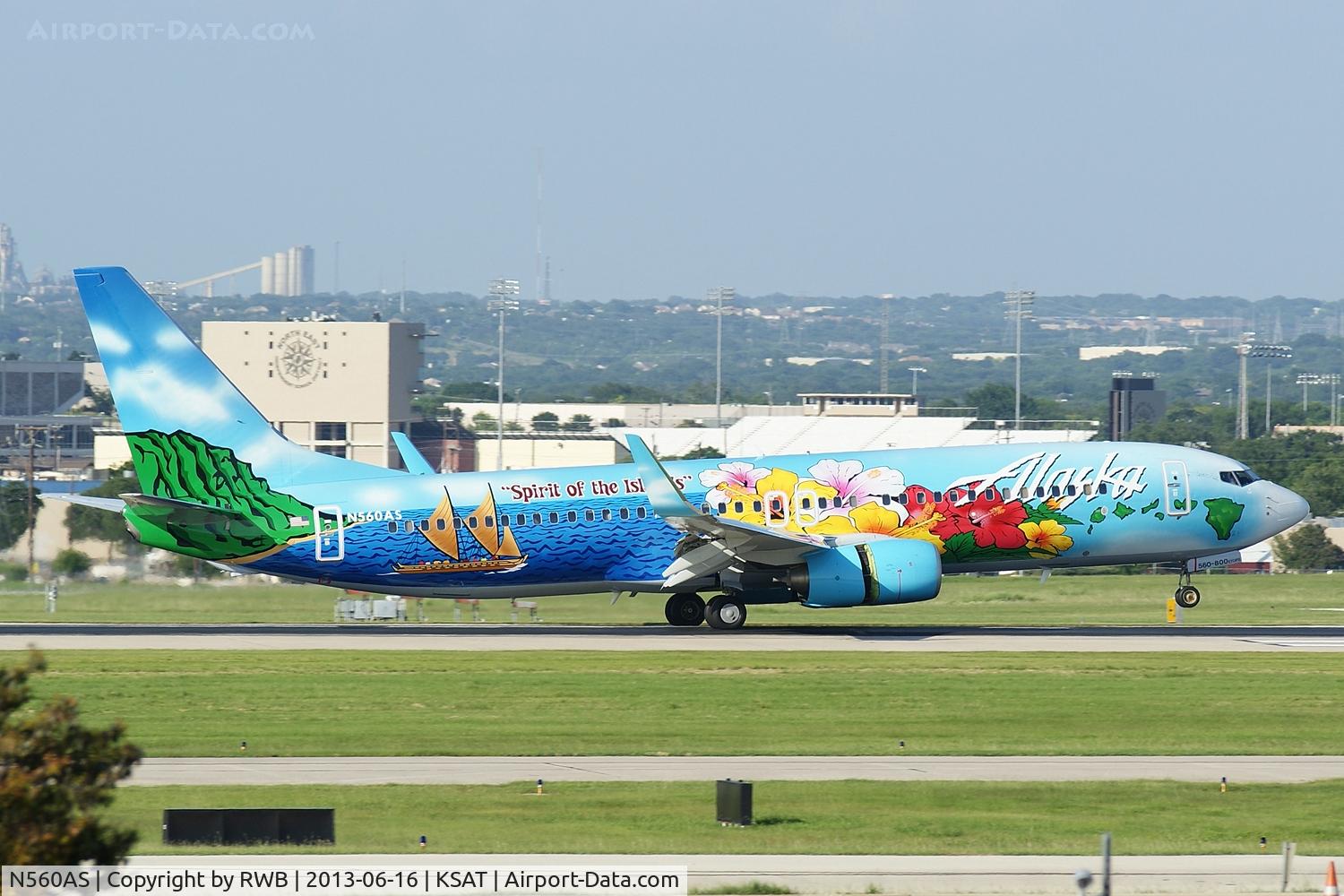 N560AS, 2006 Boeing 737-890 C/N 35179, 12R arrival