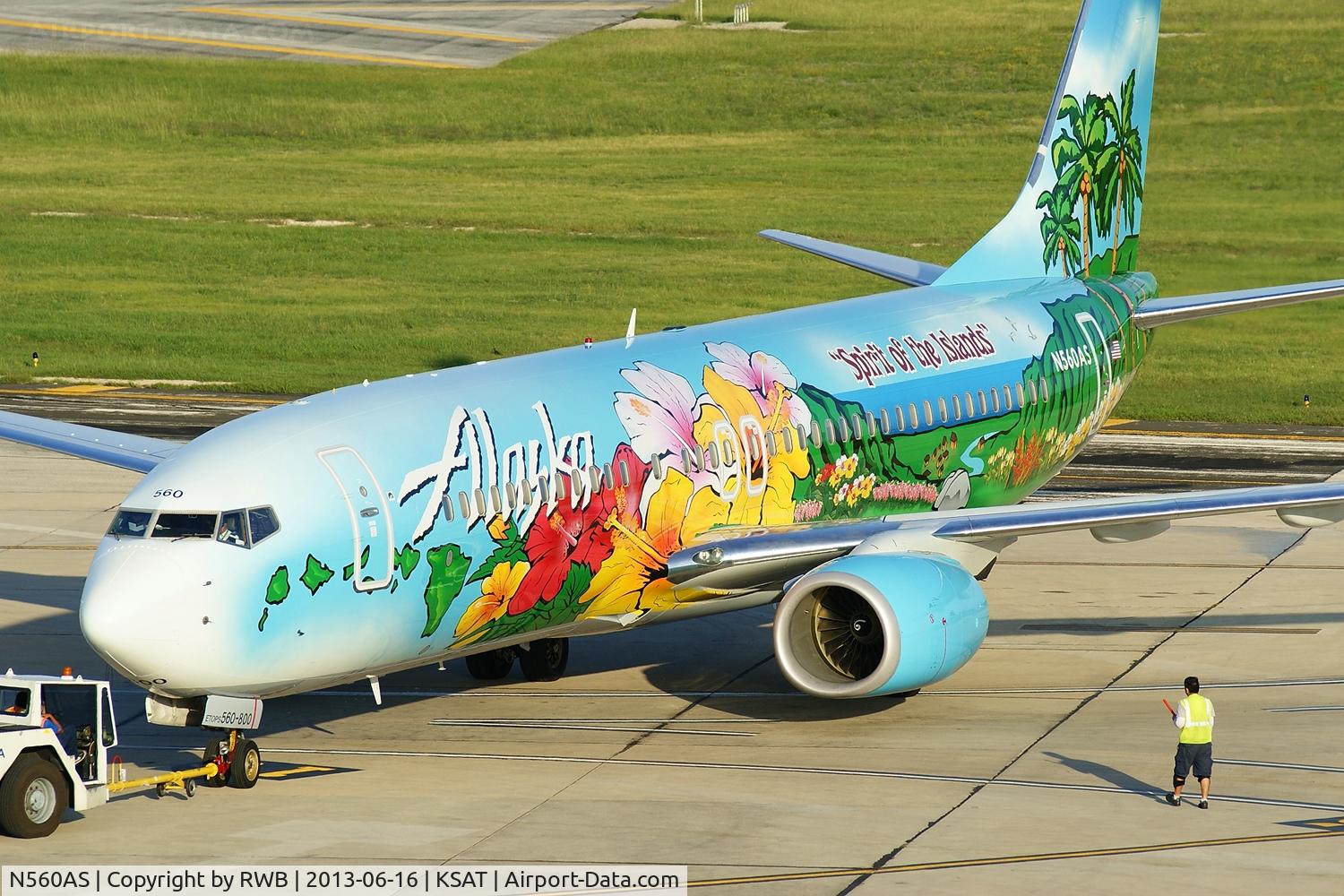 N560AS, 2006 Boeing 737-890 C/N 35179, Pushing back