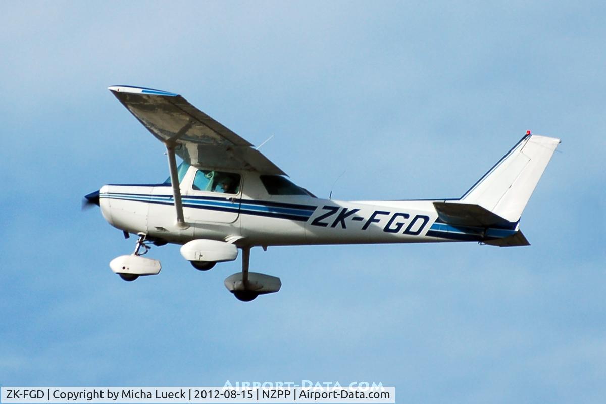 ZK-FGD, Cessna 152 C/N 15283735, At Paraparaumu