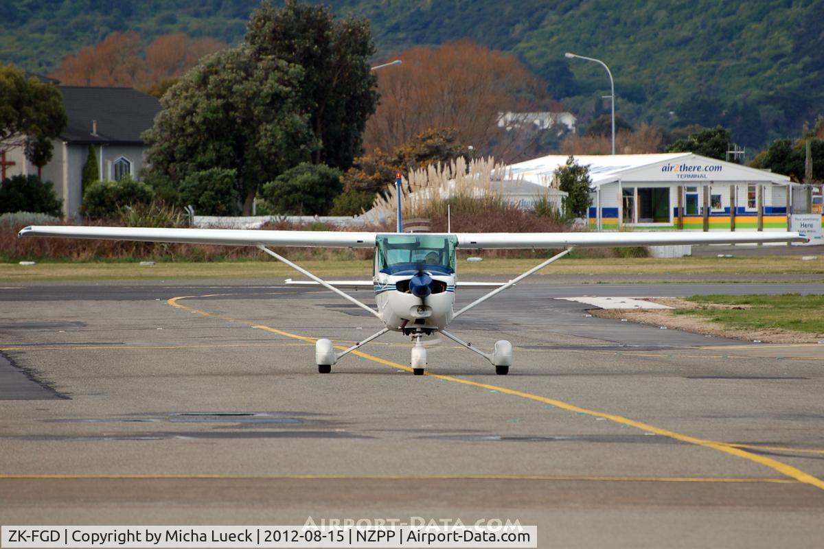 ZK-FGD, Cessna 152 C/N 15283735, At Paraparaumu