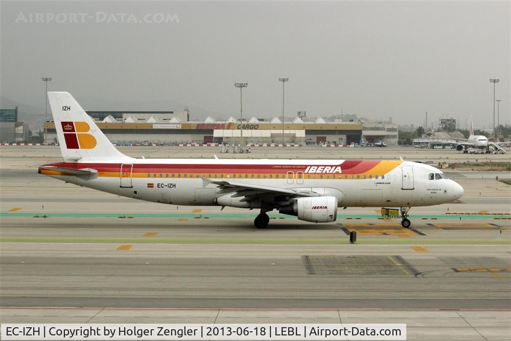 EC-IZH, 2004 Airbus A320-214 C/N 2225, On taxi to rwy 07R...