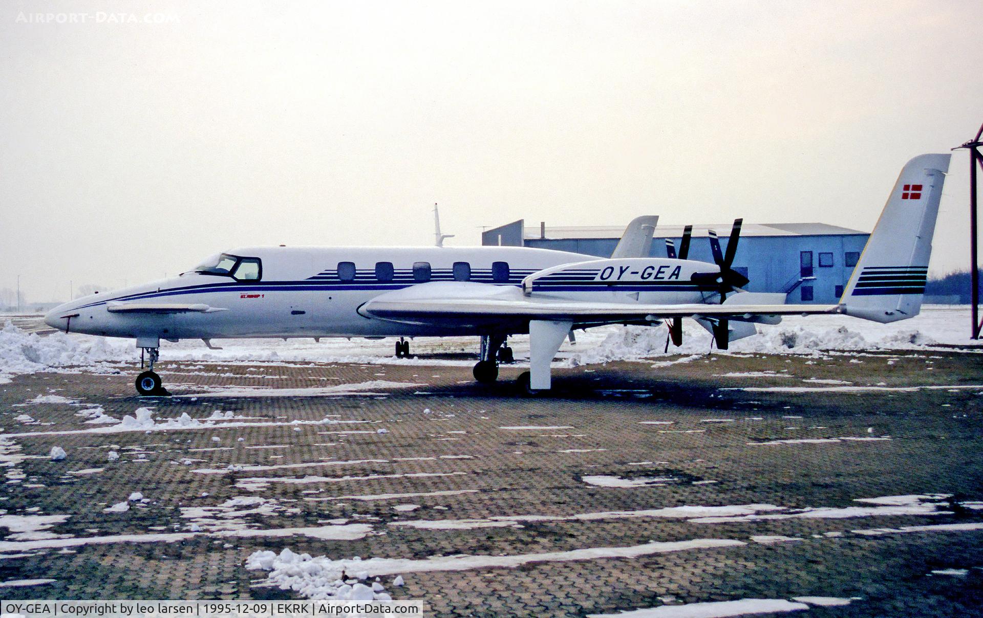 OY-GEA, 1990 Beechcraft 2000 Starship C/N NC-8, RKE Roskilde Denmark 9.12.95