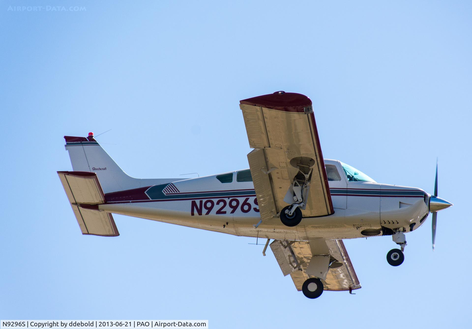 N9296S, 1975 Beech B24R Sierra C/N MC-334, N9296S coming in for landing at Palo Alto Airport