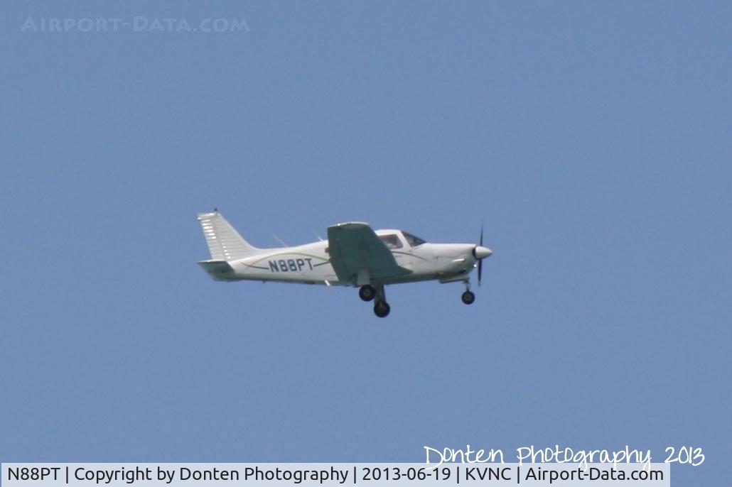 N88PT, 1977 Piper PA-28R-201 Cherokee Arrow III C/N 28R-7837108, Piper Cherokee (N88PT) on approach to Venice Municipal Airport