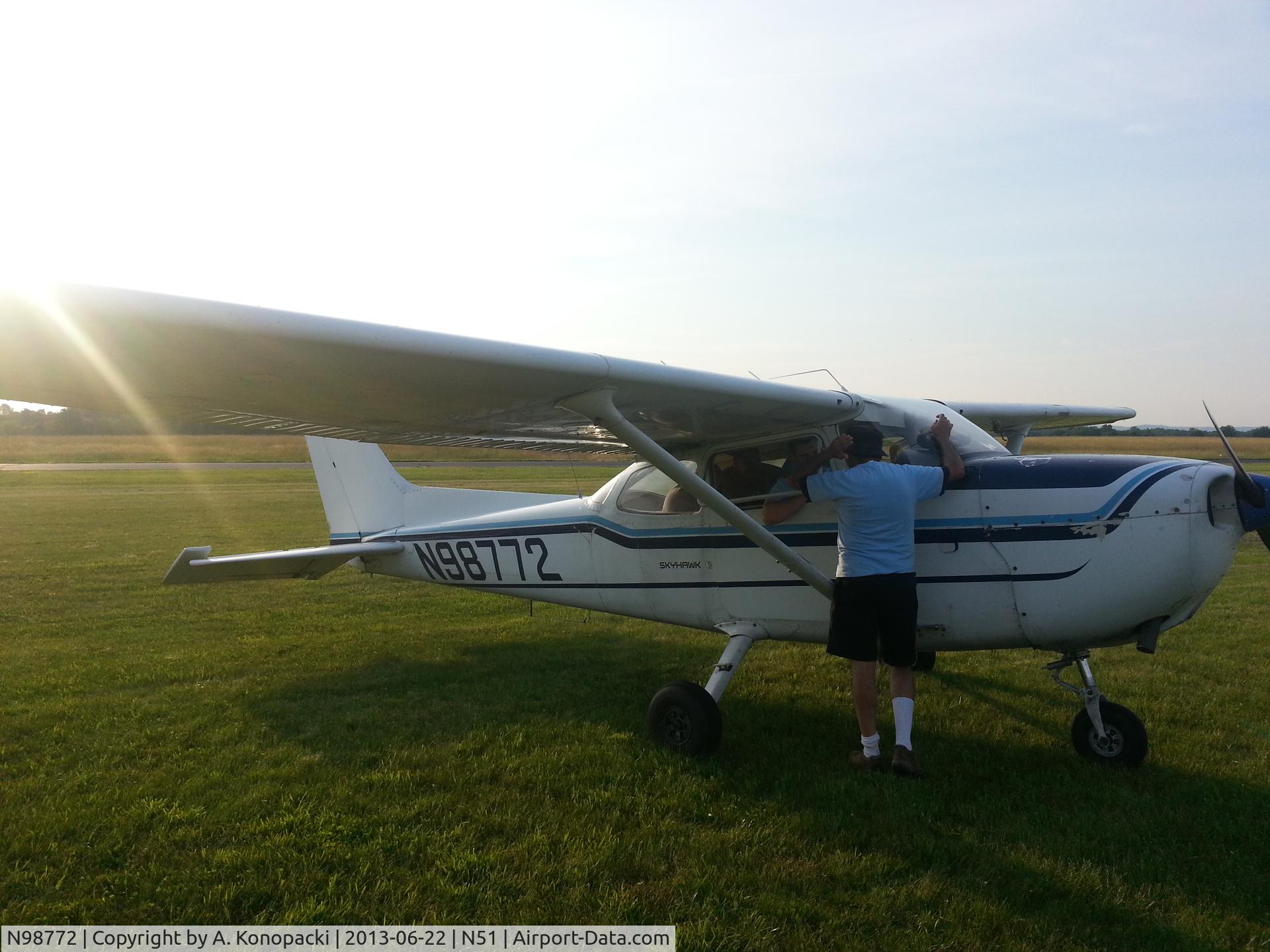 N98772, 1985 Cessna 172P C/N 17276347, Solberg-Hunterdon Airport