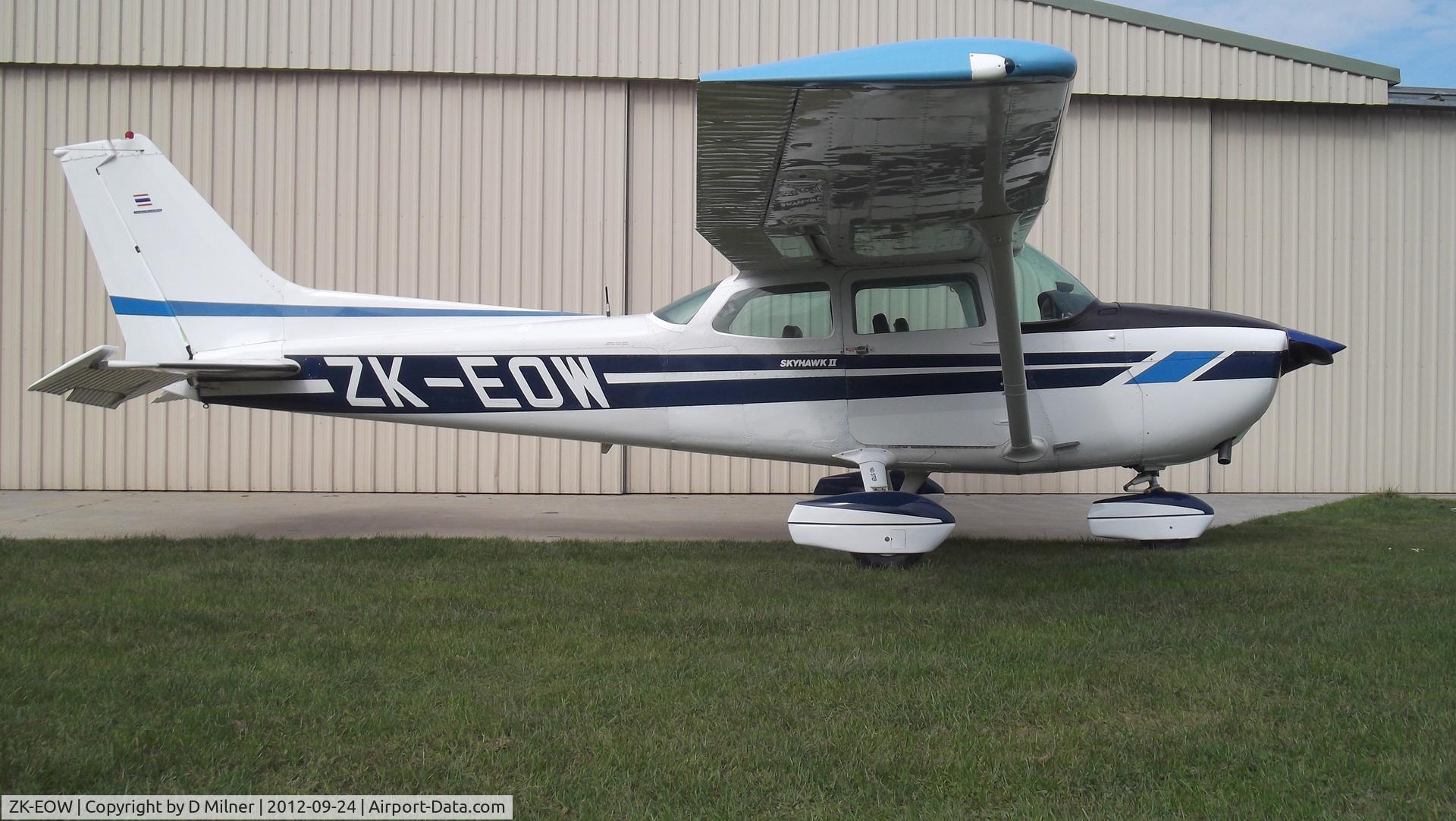 ZK-EOW, Cessna 172N C/N 17272549, ZK-EOW at Motueka end of 2012