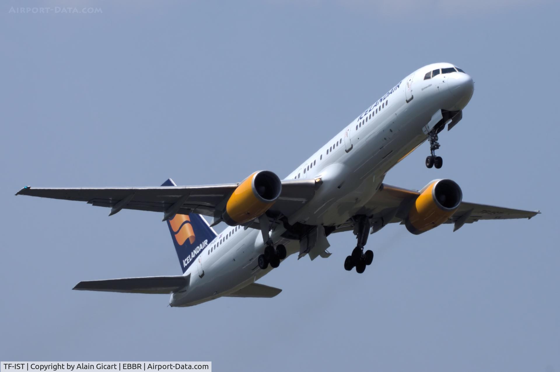 TF-IST, 2000 Boeing 757-256 C/N 29307, Take-off