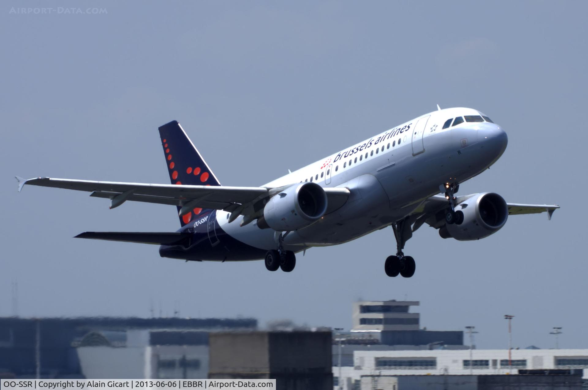OO-SSR, 2010 Airbus A319-112 C/N 4275, Take-off
