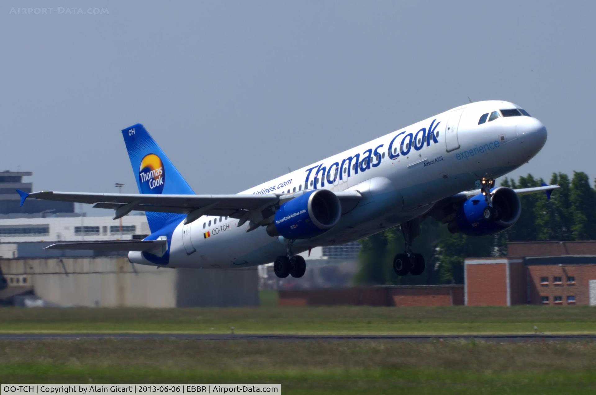 OO-TCH, 2003 Airbus A320-214 C/N 1929, Take-off