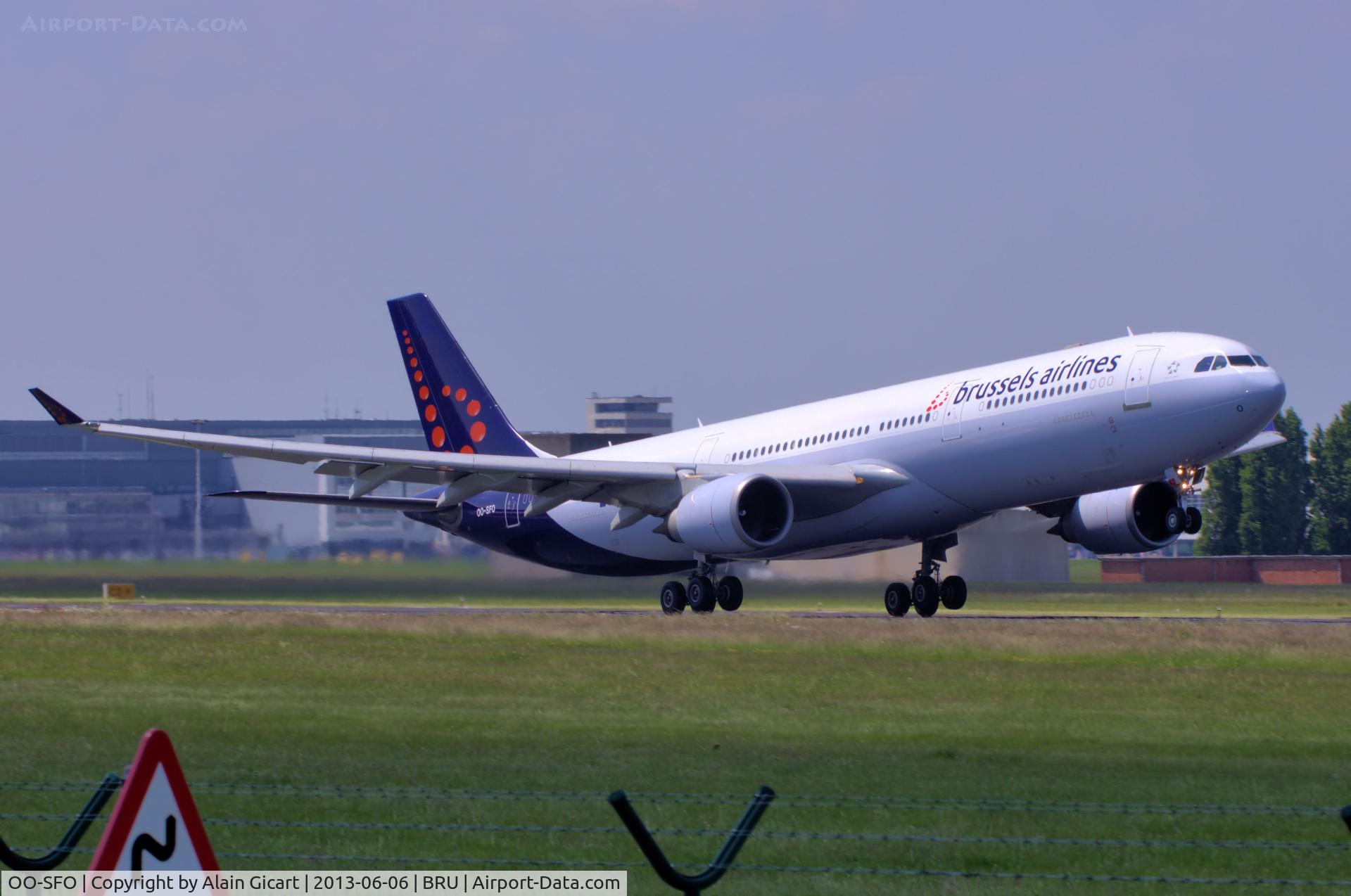 OO-SFO, 1994 Airbus A330-301 C/N 045, Take-off