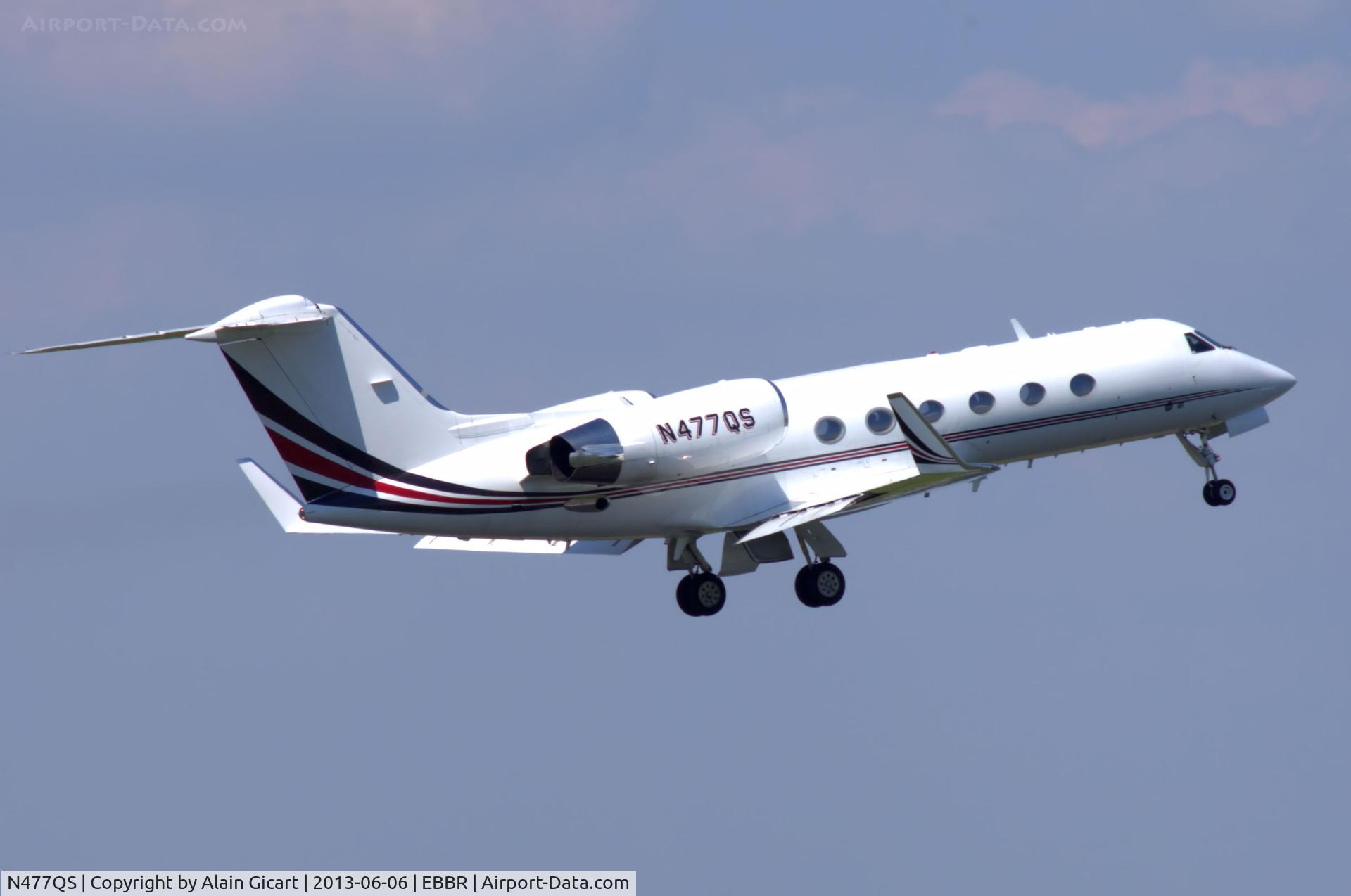 N477QS, 1999 Gulfstream Aerospace G-IV C/N 1377, Take-off