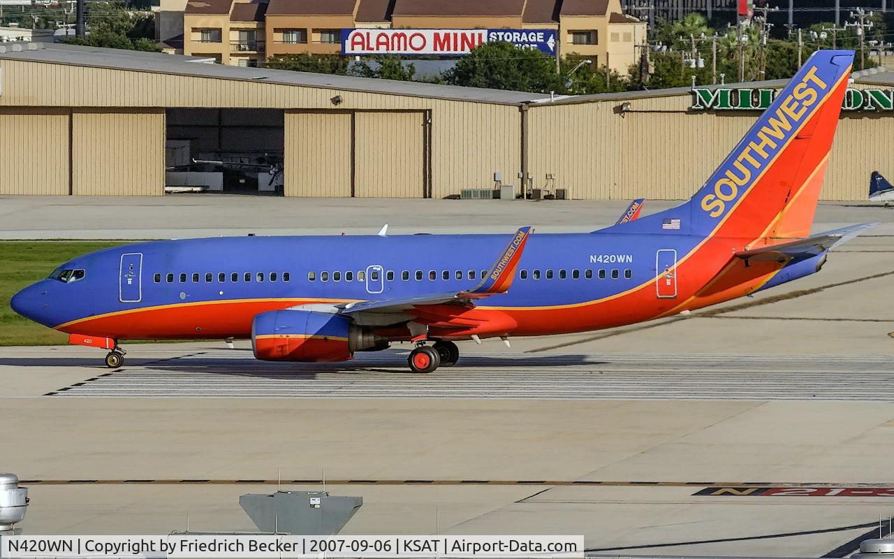 N420WN, 2001 Boeing 737-7H4 C/N 29825, lined up for departure