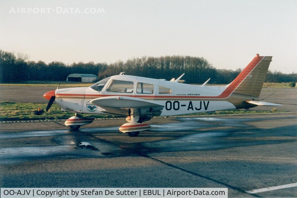 OO-AJV, 1974 Piper PA-28-180 Cherokee C/N 28-7505025, @ Ursel.
