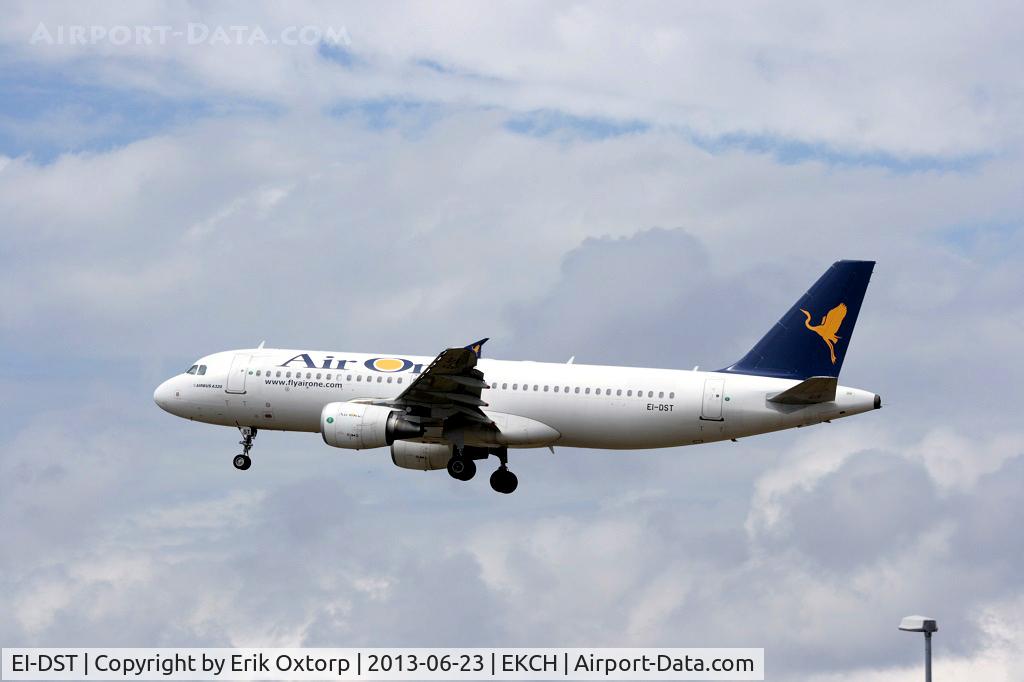 EI-DST, 2008 Airbus A320-216 C/N 3532, EI-DST landing on rw 22L