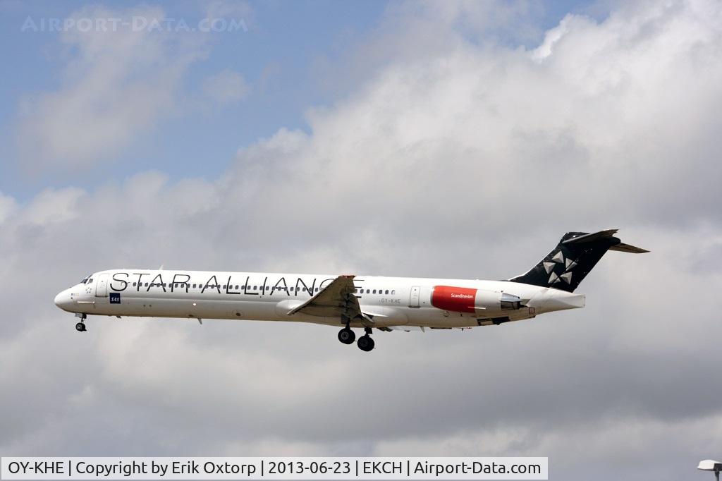 OY-KHE, 1988 McDonnell Douglas MD-82 (DC-9-82) C/N 49604, OY-KHE landing on rw 22L
