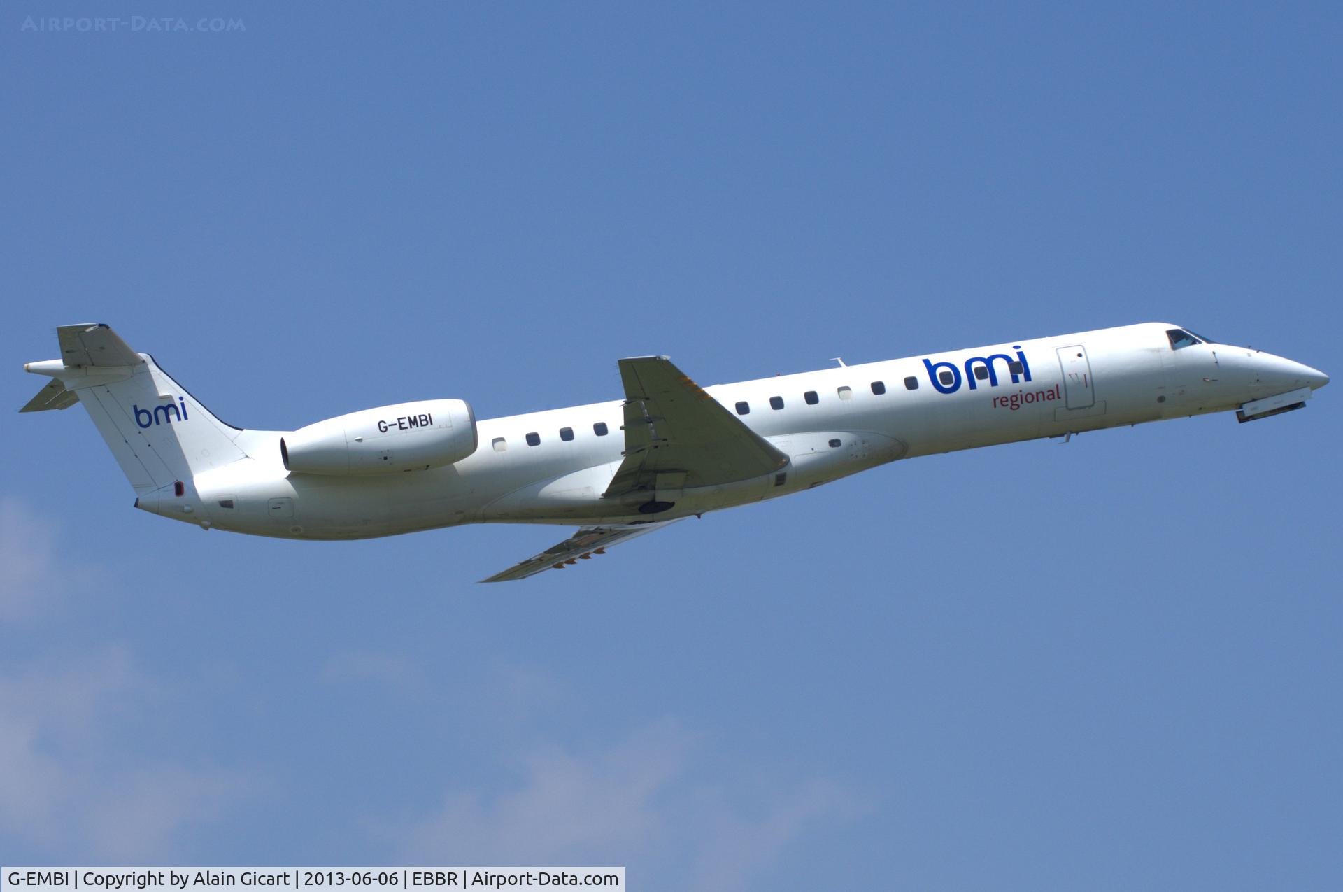 G-EMBI, 1999 Embraer EMB-145EU (ERJ-145EU) C/N 145126, Take-off
